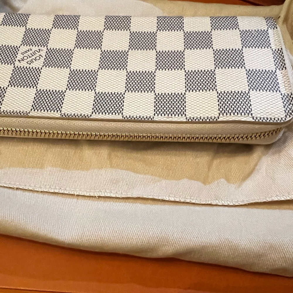Louis Vuitton Clemence  Wallet in Damier Azur Rose Ballerine on the inside. EUC - Picture 12 of 12